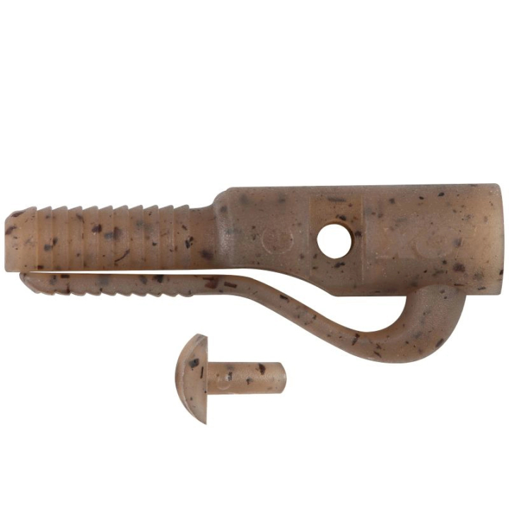 Fox Edges Lead Clip & Pegs